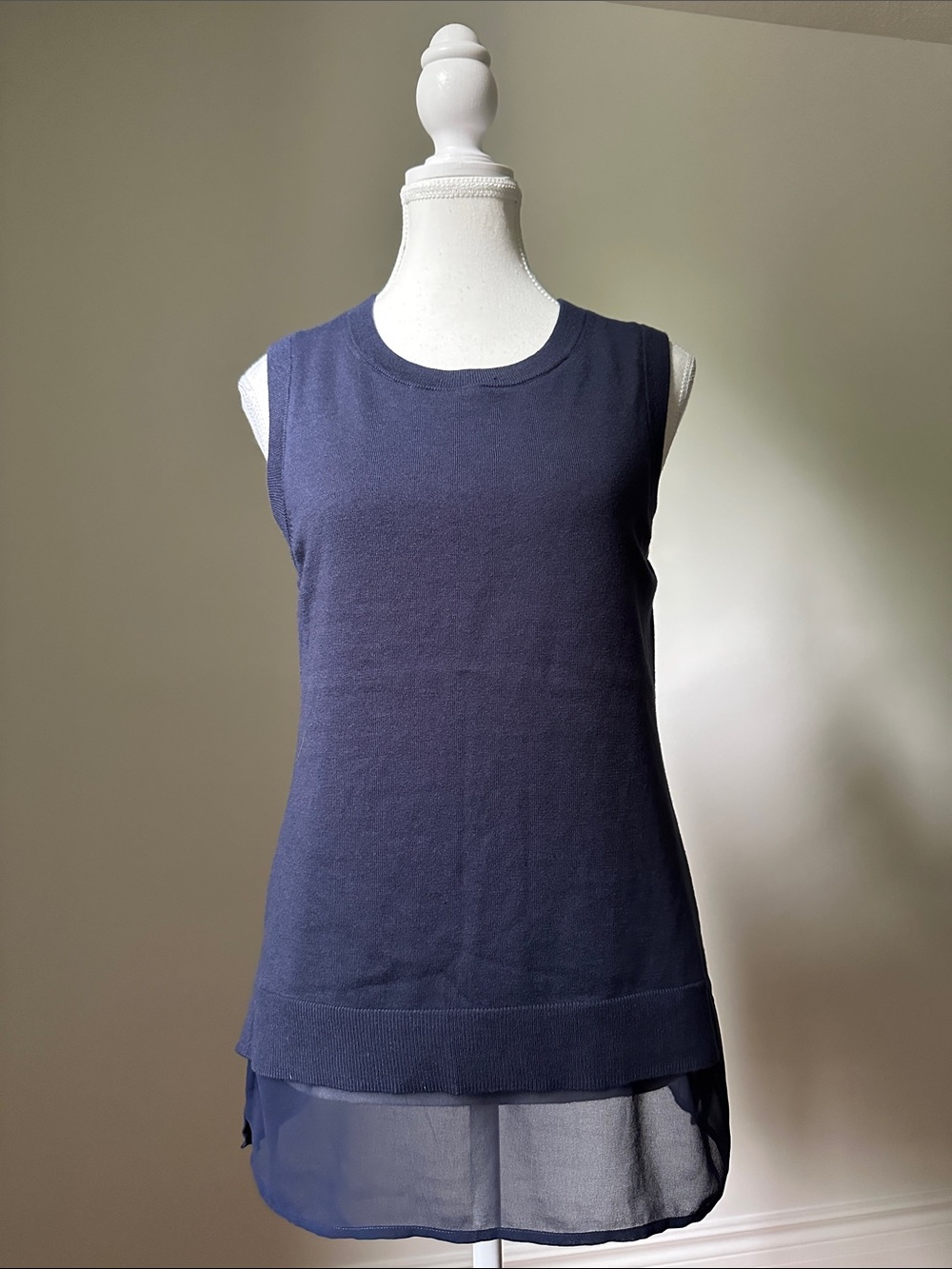 BANANA REPUBLIC Navy Blue Silk Blend Preppy Career Sleeveless Blouse Small